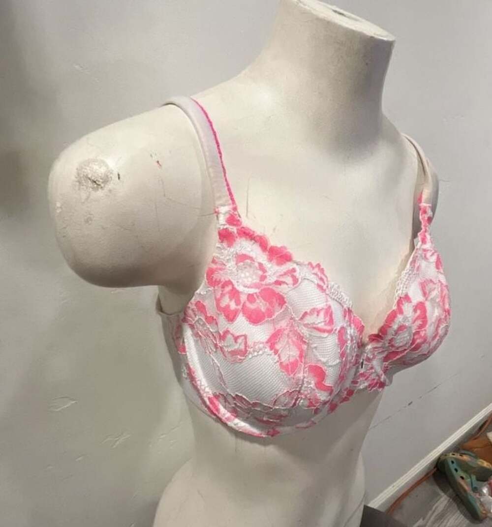 Victoria's Secret Lace Bra Size 36D White Pink Floral Underwire